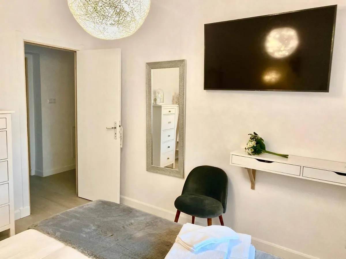 Maison Chic The Basque Bed And Breakfast Busturia 0*,  Spagna